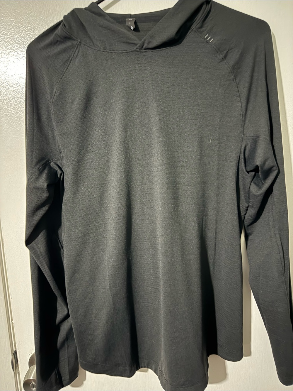 lululemon athletica Men's Black Long-Sleeve Hooded Tee